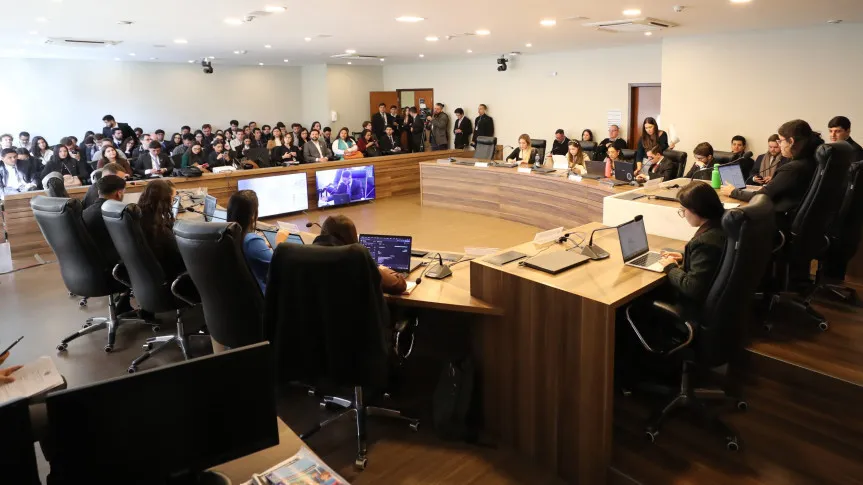 Deputados universitários simulam debates, audiência pública e palestra sobre orçamento