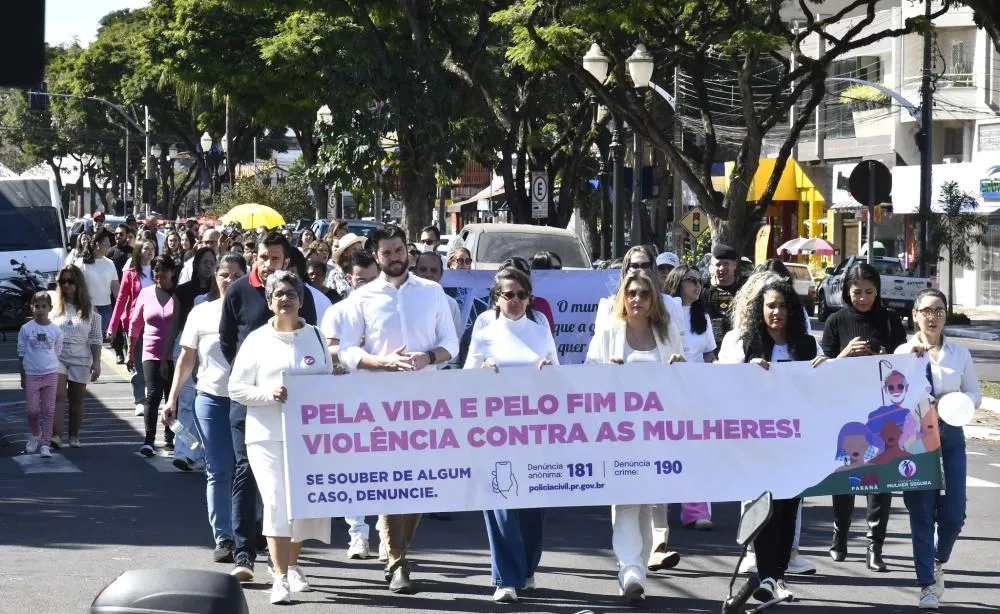 Caminhada do Meio-Dia reúne centenas em Umuarama no Dia de Combate ao Feminicídio