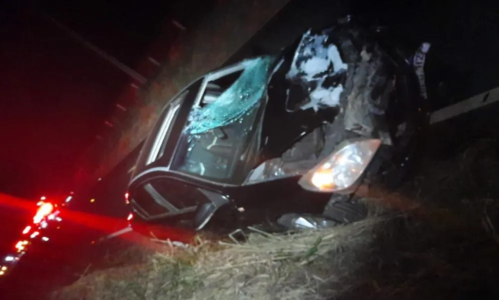 Colisão entre carro e motoneta deixa mulher morta na PR-082 em Douradina