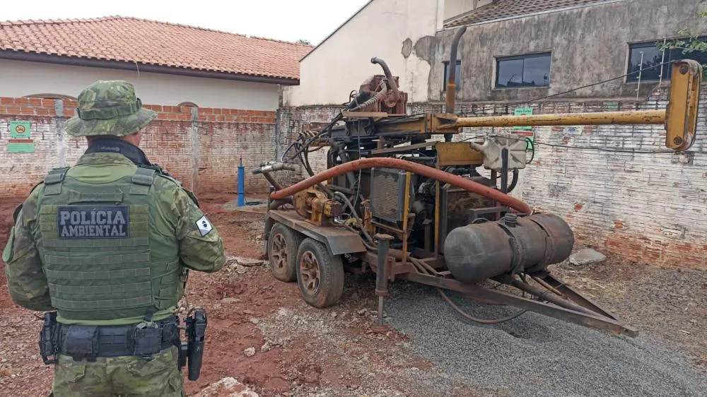 Polícia Ambiental apreende perfuratriz e aplica multas por poço ilegal em Querência do Norte