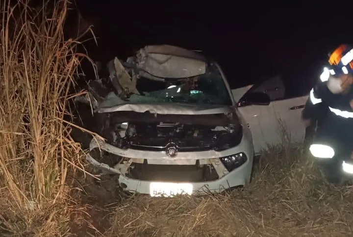 Colisão entre caminhão e Fiat Toro deixa mulher ferida entre Umuarama e Serra dos Dourados