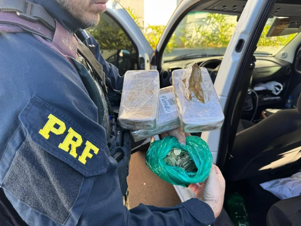 PRF intercepta carregamento de pasta base de cocaína em Umuarama