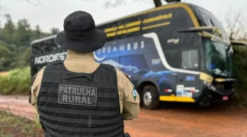 Detento foge da cadeia, furta ônibus interestadual e é preso novamente