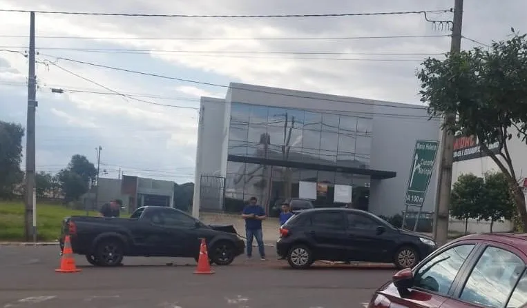 Acidente de trânsito entre dois carros deixa duas mulheres feridas em Umuarama