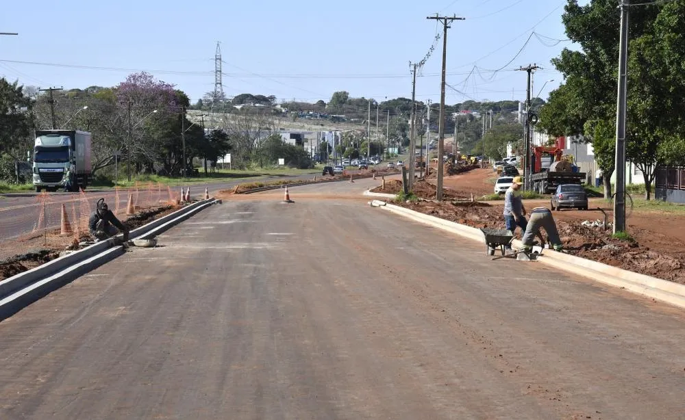 Trecho da avenida Pedromiro José Fernandes pode receber capa asfáltica na próxima semana
