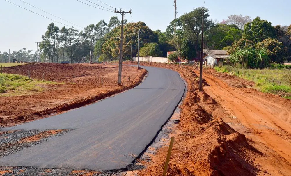 Pavimentação da Estrada Pioneiro avança e trará acesso facilitado a Lovat