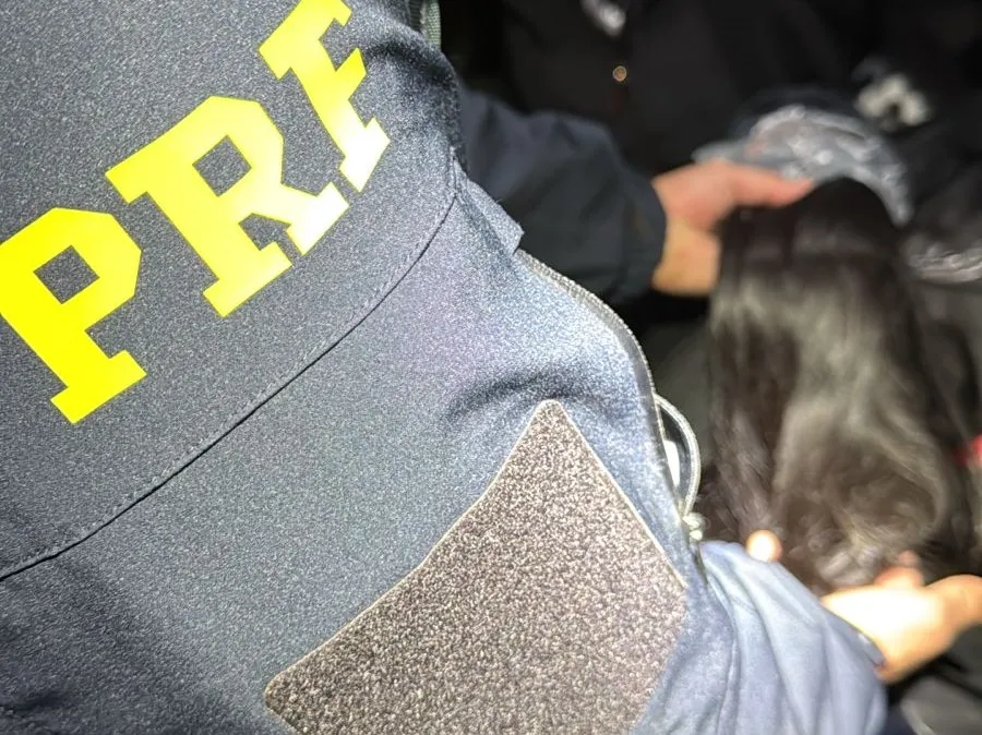PRF apreende 160 quilos de cabelo humano avaliados em R$ 800 mil em Perobal