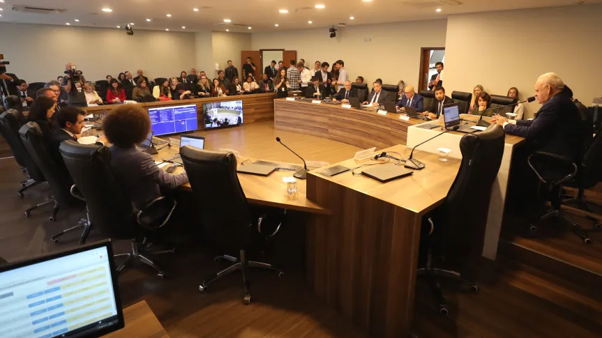 CCJ aprova ampliação na assistência a PcDs e atualiza estrutura da Defensoria e do Judiciário