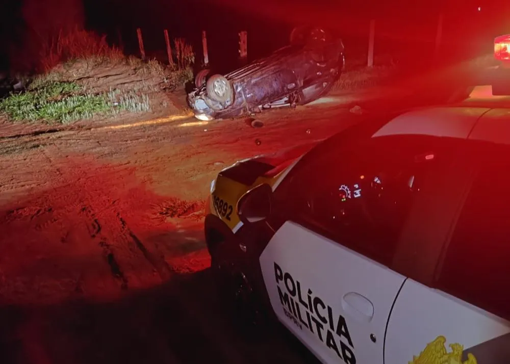 Capotamento entre Umuarama e Xambrê deixa duas pessoas feridas