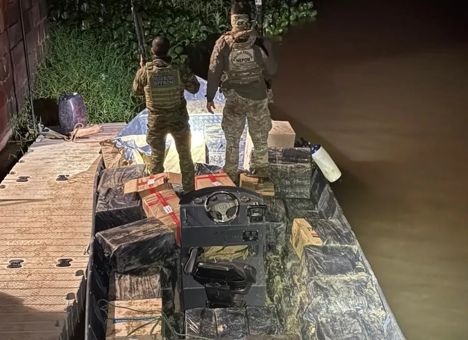 PF e BPFRON apreendem carga de R$ 1 milhão em contrabando no Rio Paraná