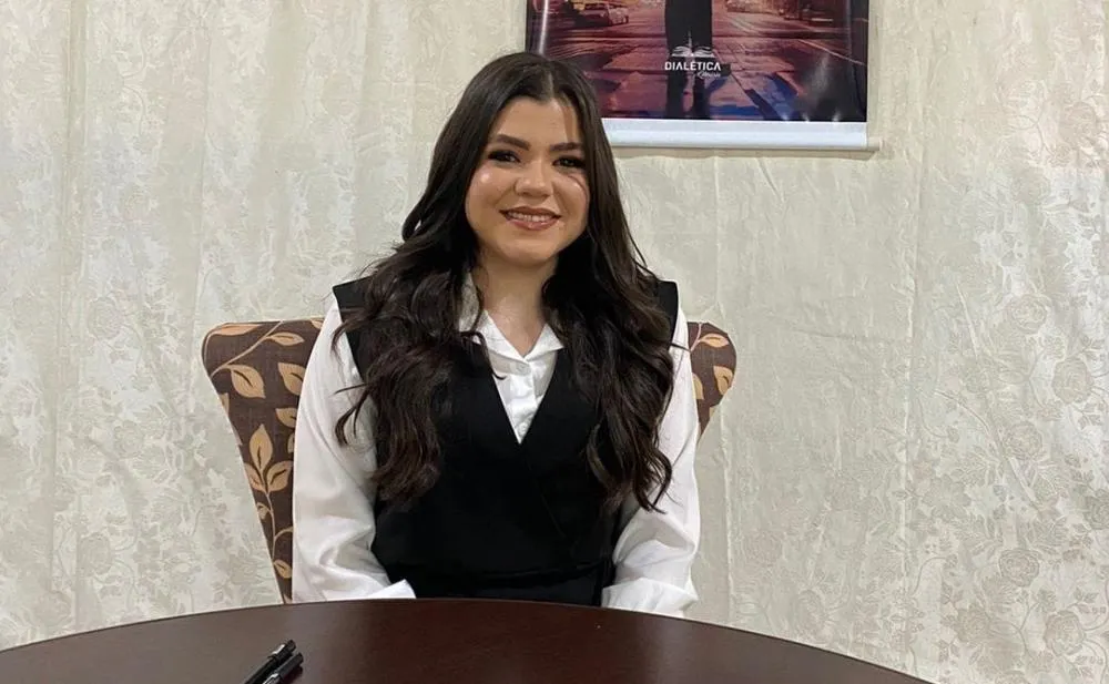 Adolescente de Cafezal do Sul lança primeiro livro e inspira comunidade escolar