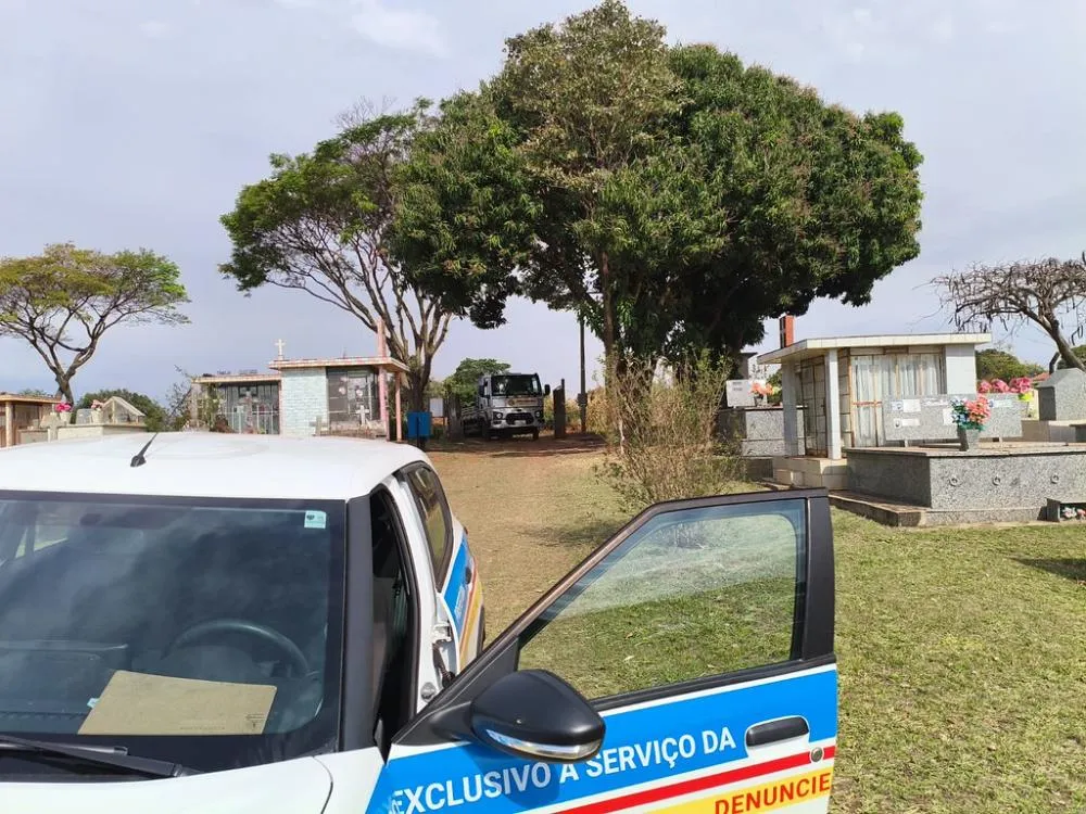 Acesf intensifica limpeza e manutenção de cemitérios na cidade e distritos