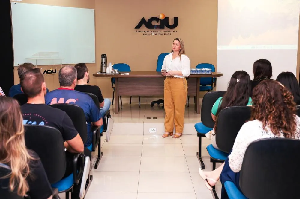 Aciu realiza reunião para esclarecer sobre compra de materiais escolares