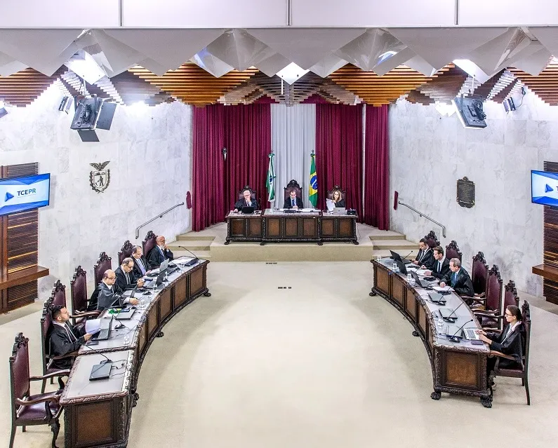 Pedido de vista mantém suspensa privatização da Celepar no TCE-PR