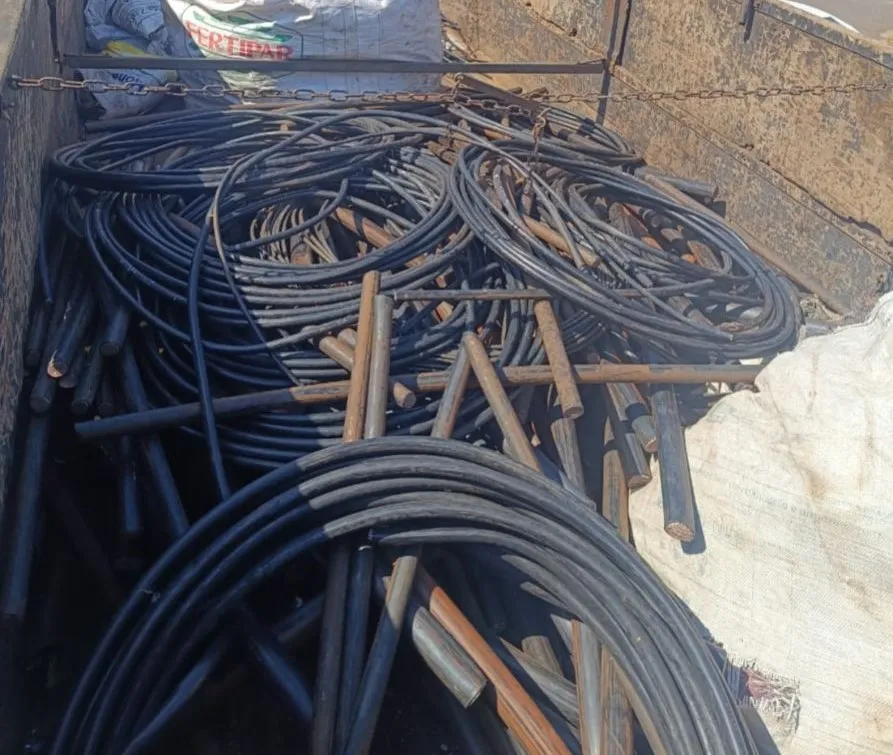 Quadrilha é flagrada com carga suspeita de duas toneladas de fios de cobre no Jardim Pimentel