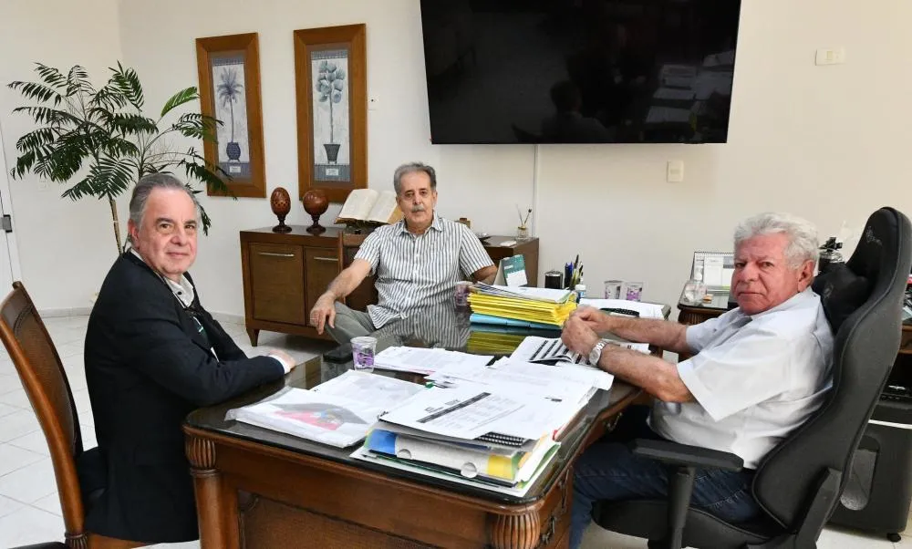 Prefeito recebe a visita do presidente do Conselho Regional de Medicina do Paraná