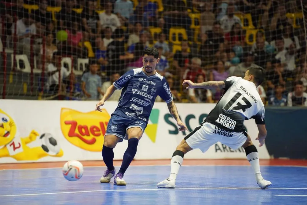 Umuarama luta até o fim, mas é superado pelo Corinthians em casa