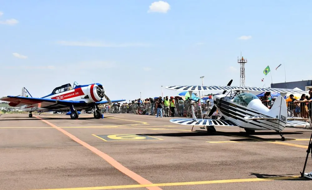 Segunda edição do Umuarama Air Show leva milhares de pessoas no aeroporto