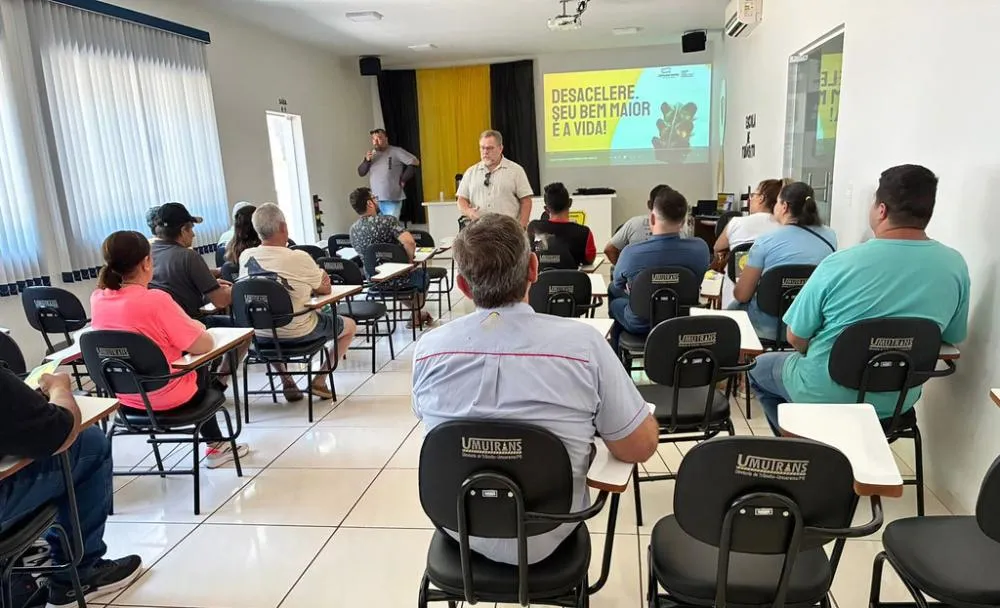 Blitz orienta motoristas e leva infratores a palestra educativa