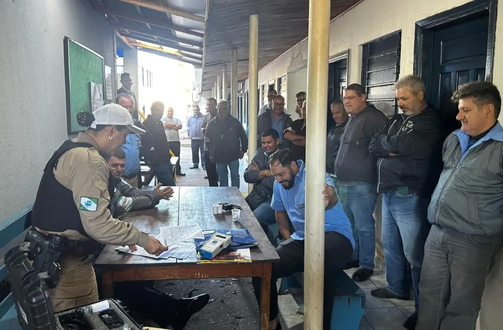Polícia Militar promove encontro com motoristas do transporte coletivo em Umuarama