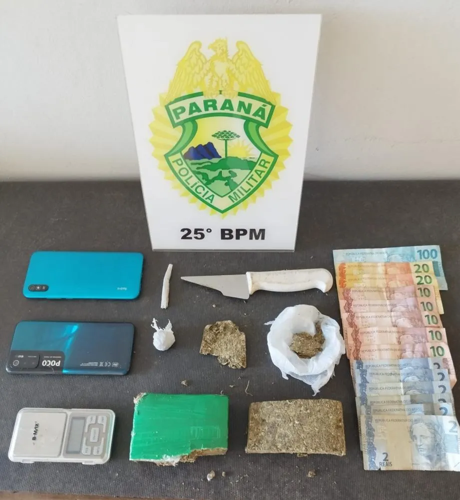 Mulher e jovem são flagrados com quase meio quilo de maconha em Umuarama