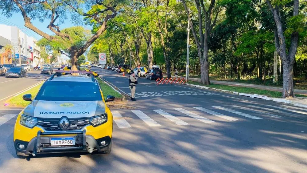 Blitz educativa orienta motoristas e motociclistas em Umuarama