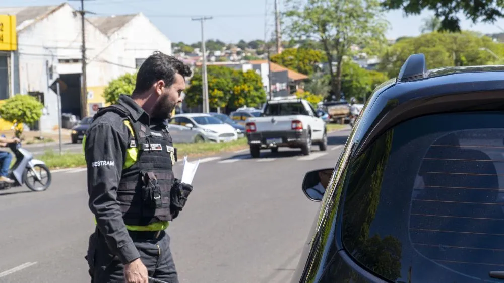 Semana do Trânsito termina com blitz e palestra para infratores