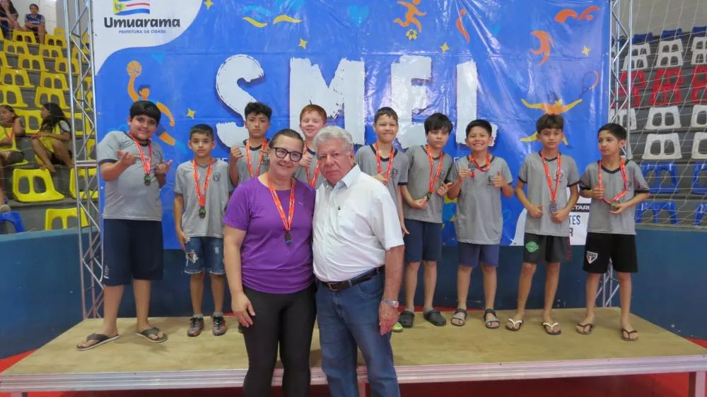 Equipes vencedoras dos Jogos Infantis recebem medalhas