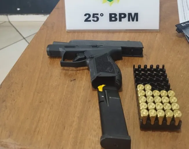 Discussão em casa de carnes termina com apreensão de arma na Zona V