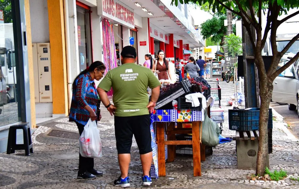 Umuarama intensifica a fiscalização de calçadas para proteger pedestres e PcDs