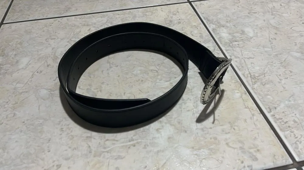 Mulher é presa em flagrante após furtar cintos de couro em loja do centro de Umuarama