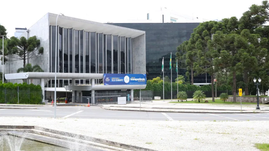 Deputados debatem sobre os riscos do metanol e prestam homenagens a categorias e entidades