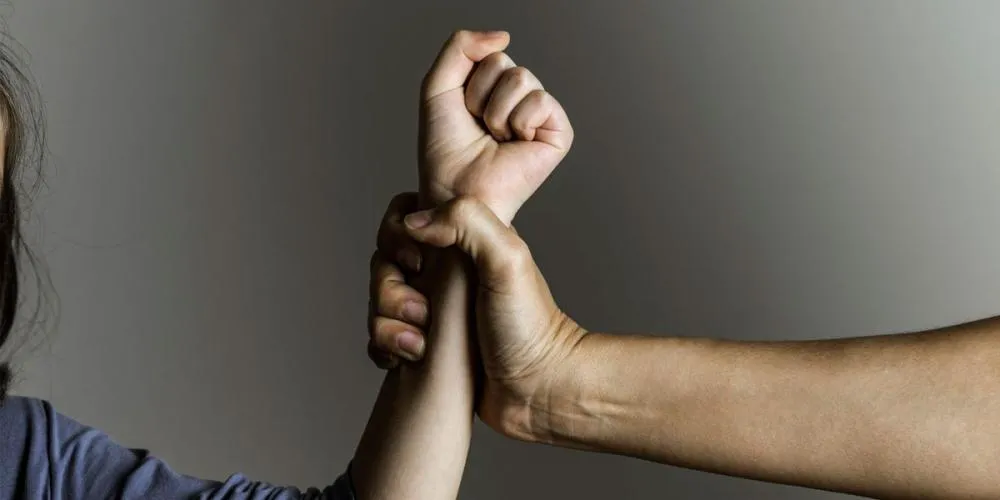 Mulher é agredida pelo ex-companheiro em via pública em Umuarama