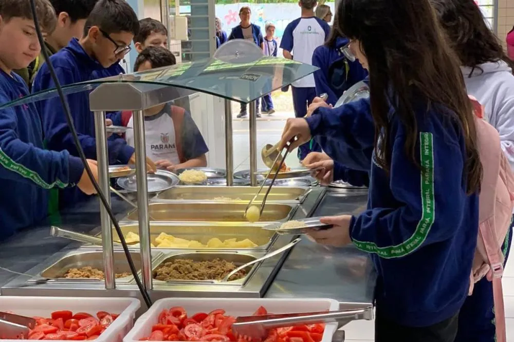 Mais de 17 mil toneladas de alimentos da agricultura familiar abastecem escolas do PR
