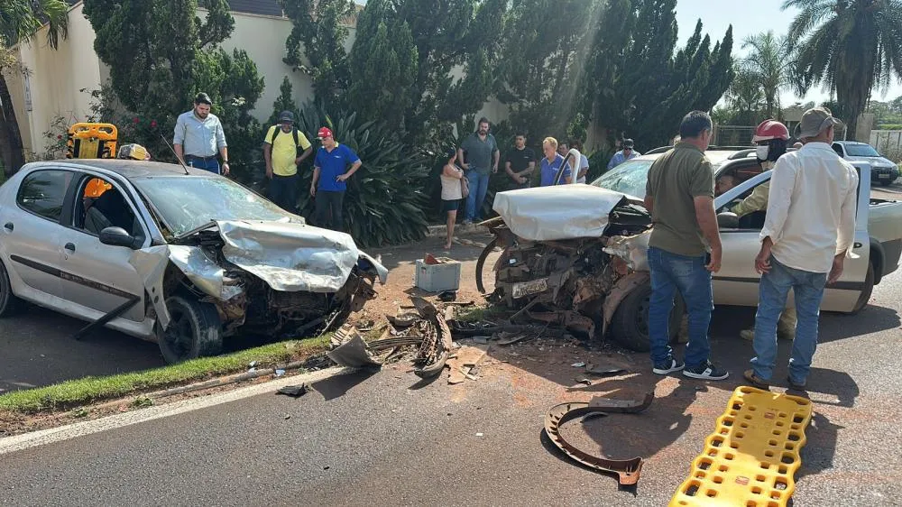 Polícia Civil investiga causas de acidente que envolveu dois carros em Cianorte