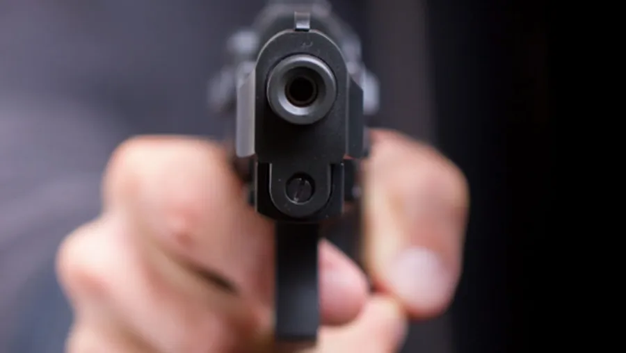 Professor é afastado após exibir arma a alunos em sala de aula em Iporã