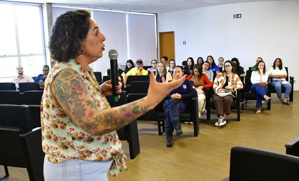 Capacitação sobre fortalecimento da rede de apoio à população em situação de rua
