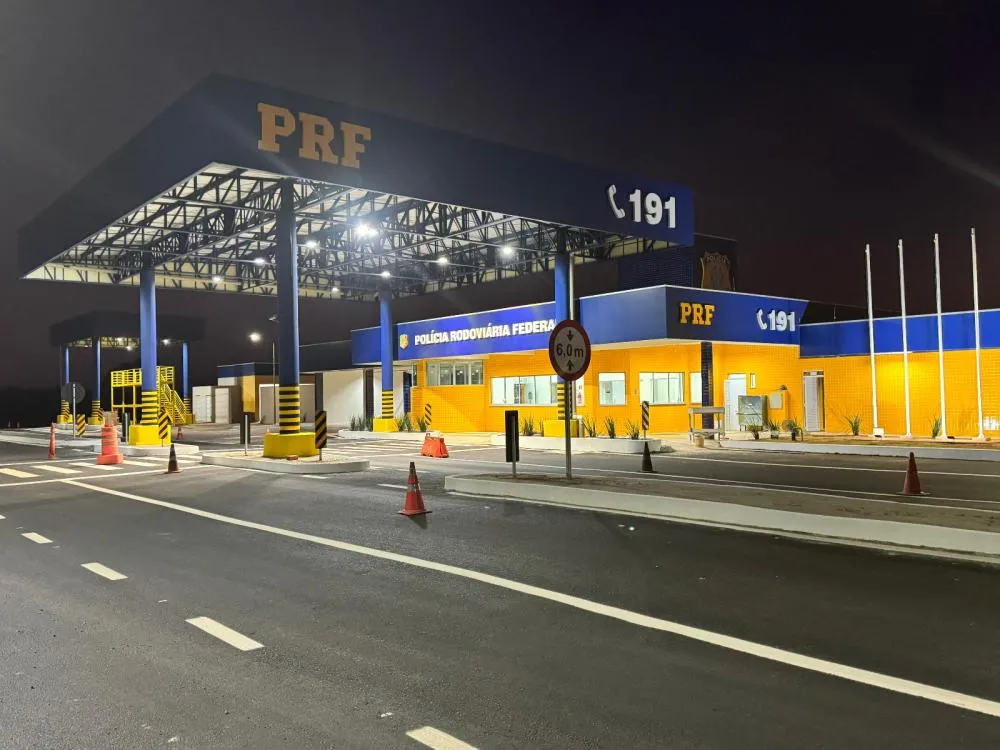 PRF apreende mais de 210 kg de maconha em Alto Paraíso e prende motorista