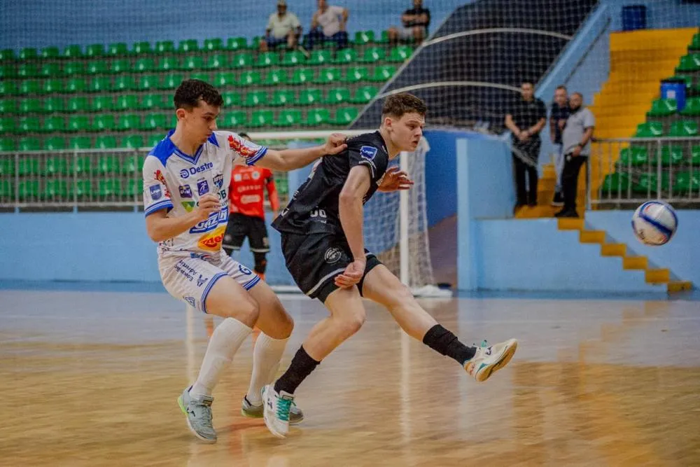 Umuarama luta até o fim e mantém vivo o sonho da semifinal da Série Ouro