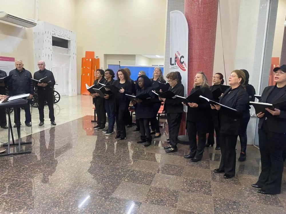 ‘Cantos do Brasil’ leva Bossa Nova, samba, forró e MPB ao teatro