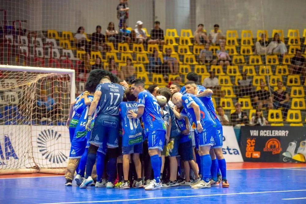 Umuarama Futsal joga com o coração, vence no tempo normal, mas cai na prorrogação