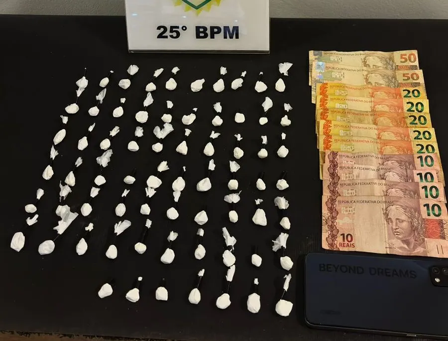 Denúncia anônima leva Polícia Militar a prender dupla por tráfico em Umuarama