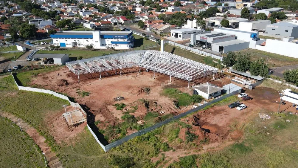 Câmara autoriza prefeito a transformar pavilhão de eventos em escola municipal