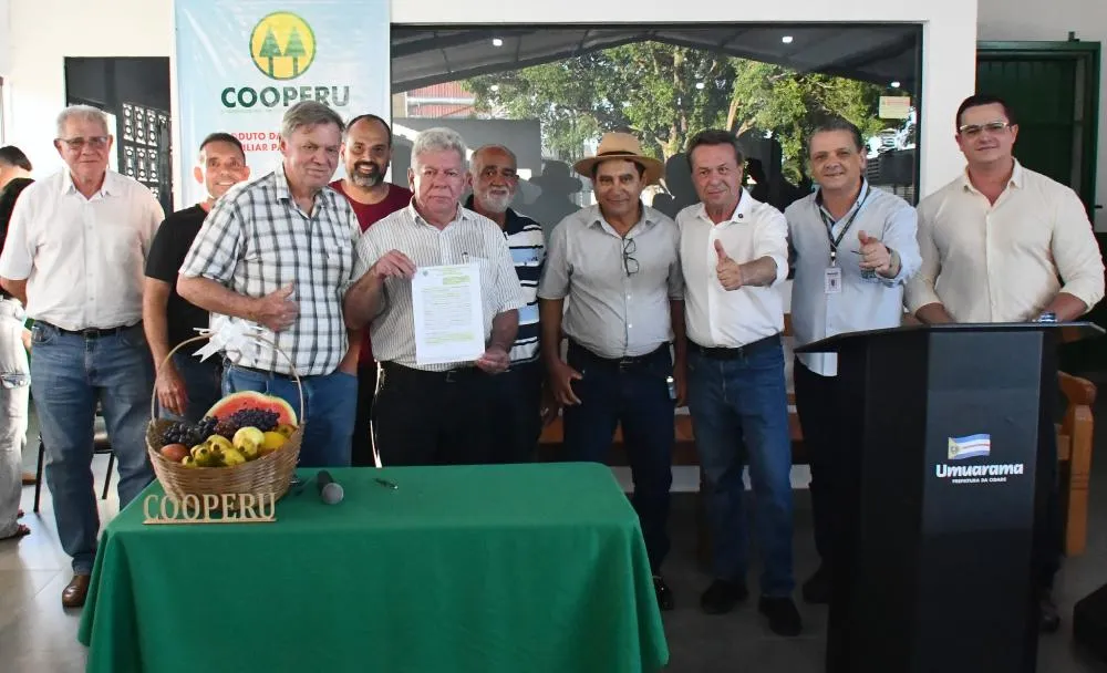 Estado libera 40 estufas para Umuarama aumentar a produção de hortis