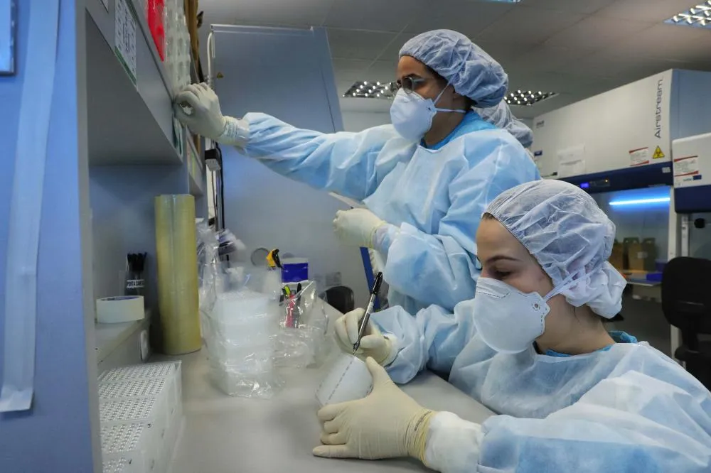 O retorno silencioso: Maria Helena acende sinal de alerta com novo aumento de casos de Covid-19