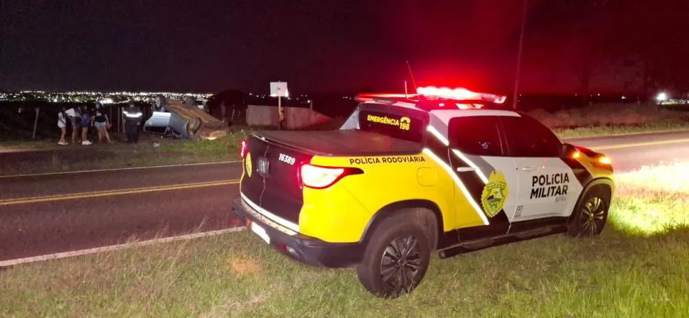 Capotamento na rodovia PR-580 deixa dois feridos em Umuarama