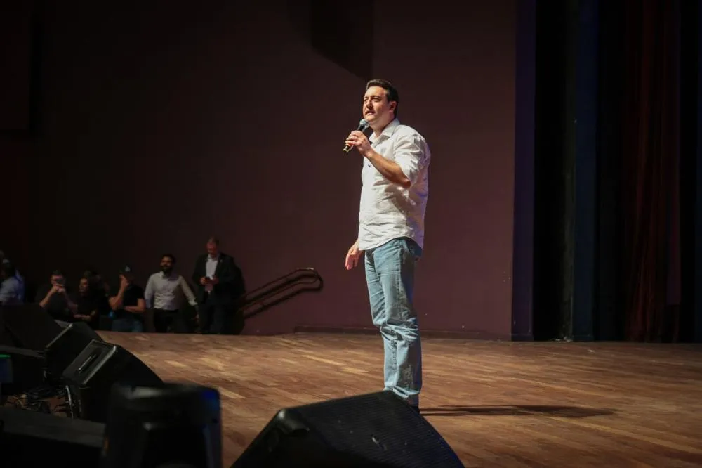 Ratinho Jr lidera ranking de governadores mais bem avaliados do Brasil, diz Real Big Data