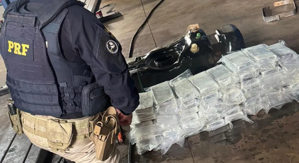 Mais de 50 quilos de cocaína são encontrados pela PF em tanque de combustível
