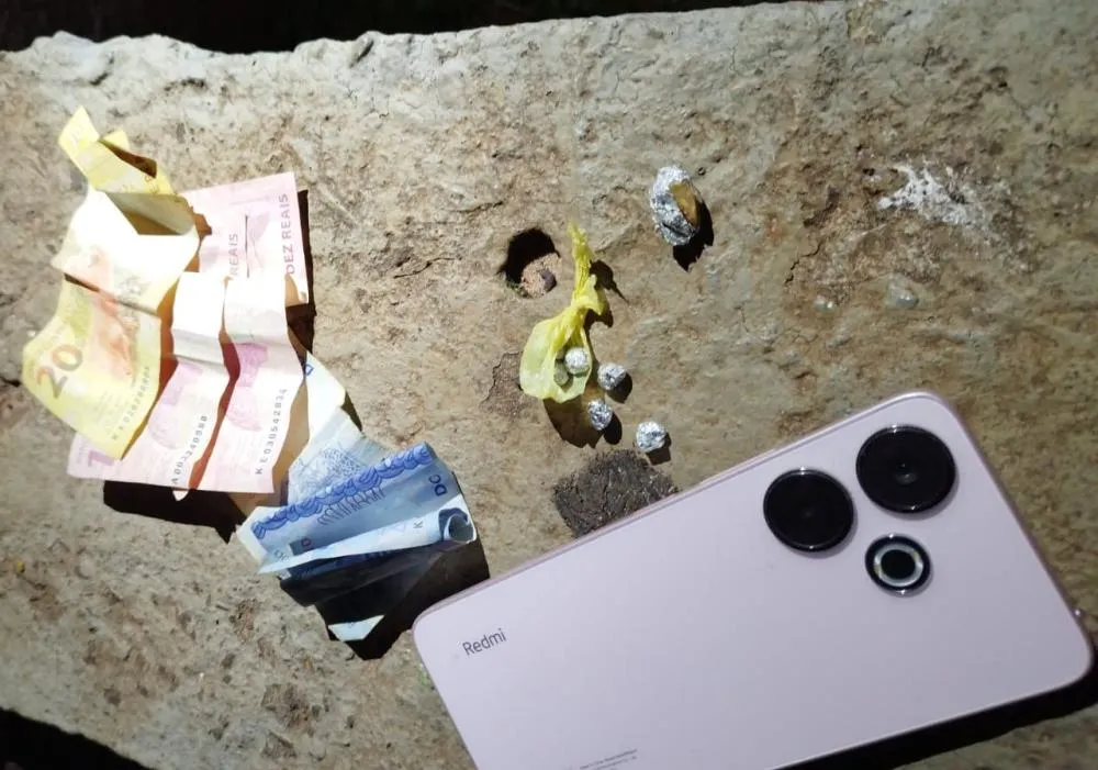 Polícia Militar prende três por tráfico de drogas na Praça Santos Dumont, no centro de Umuarama