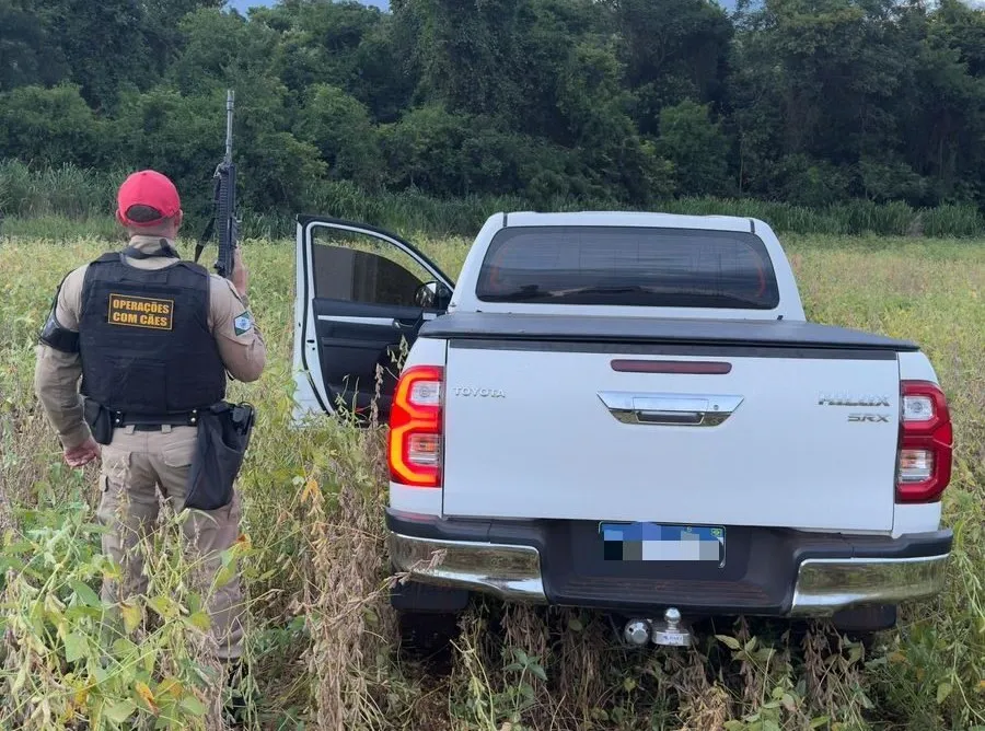 Hilux furtada em Umuarama é recuperada após perseguição policial em Palotina